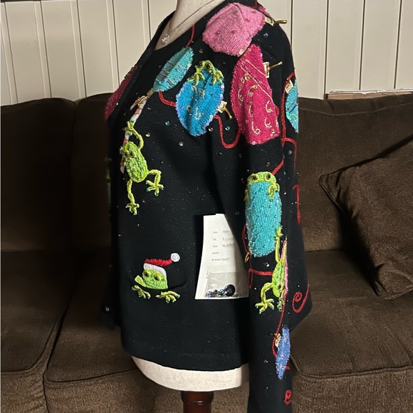 Design Options • Small • Cardigan • Sweater • Frogs & Christmas Design • New - Picture 11 of 16